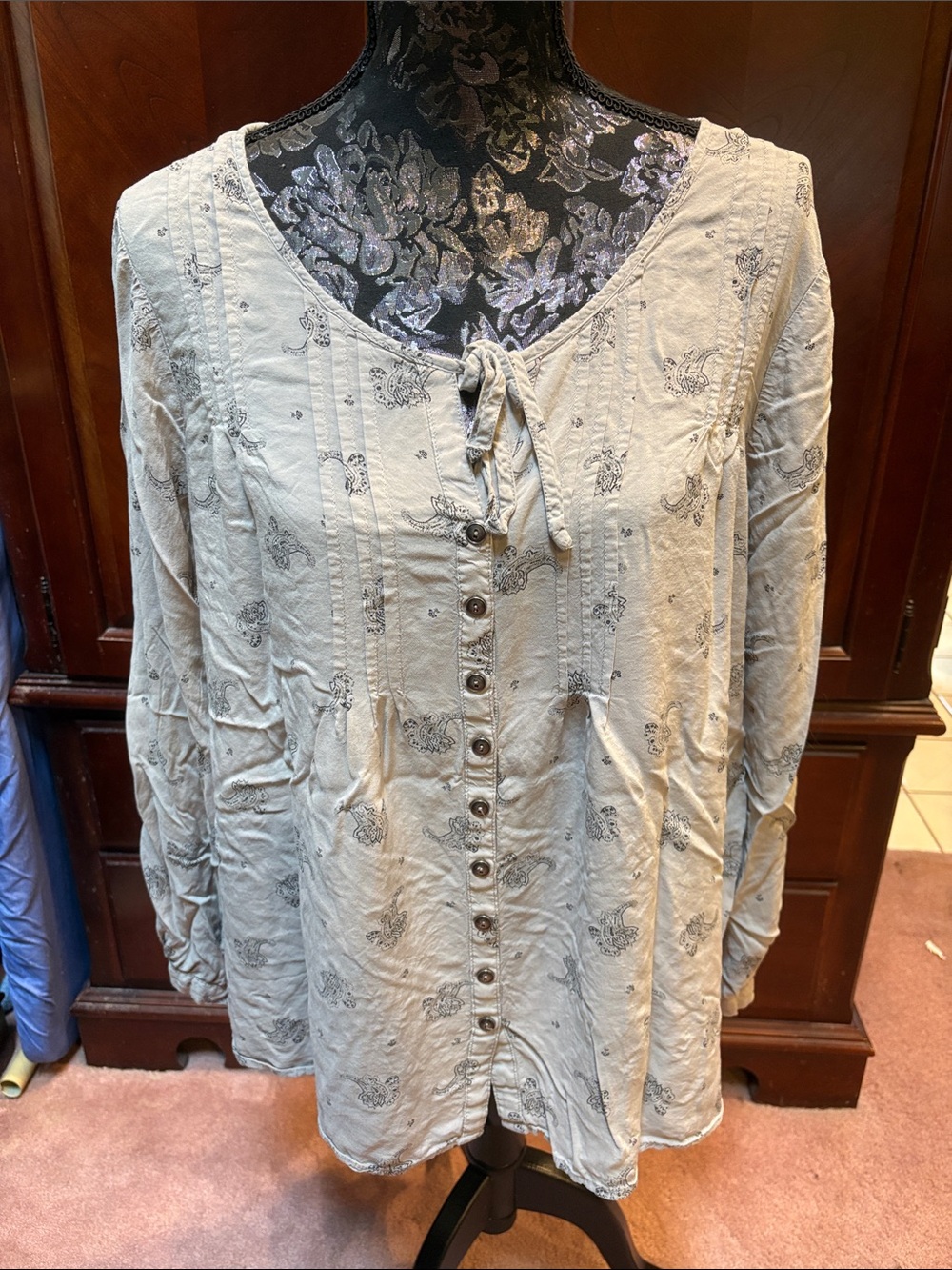 torrid Cream Printed Button-Front Tie-Neck Babydoll Blouse
